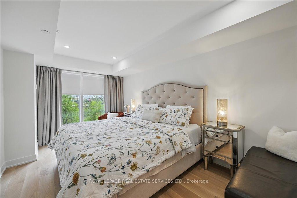3 Bedrooms Condo at 2489 Taunton, Oakville For sale