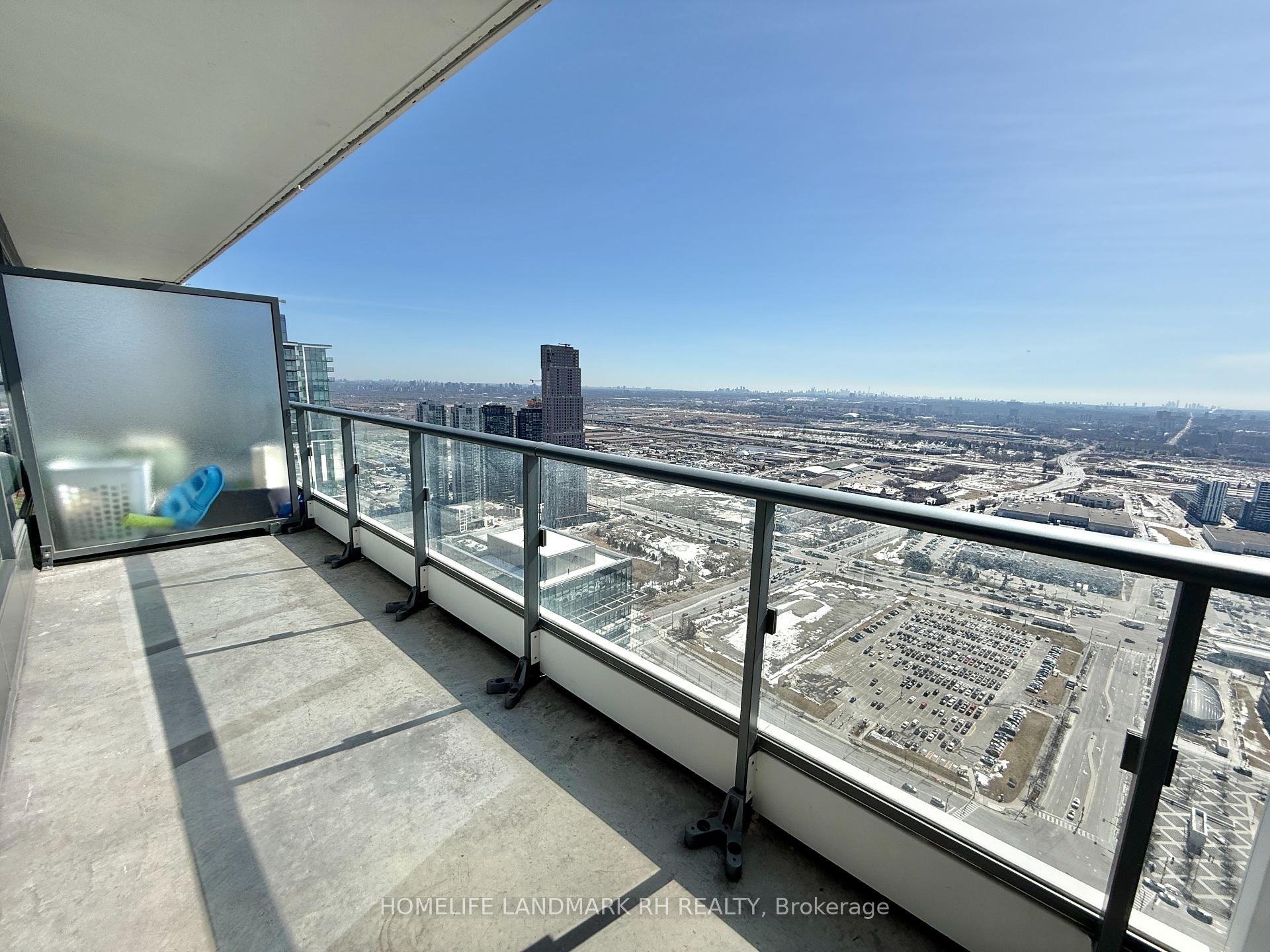 3 Bedrooms Condo at 950 Portage, Vaughan For sale