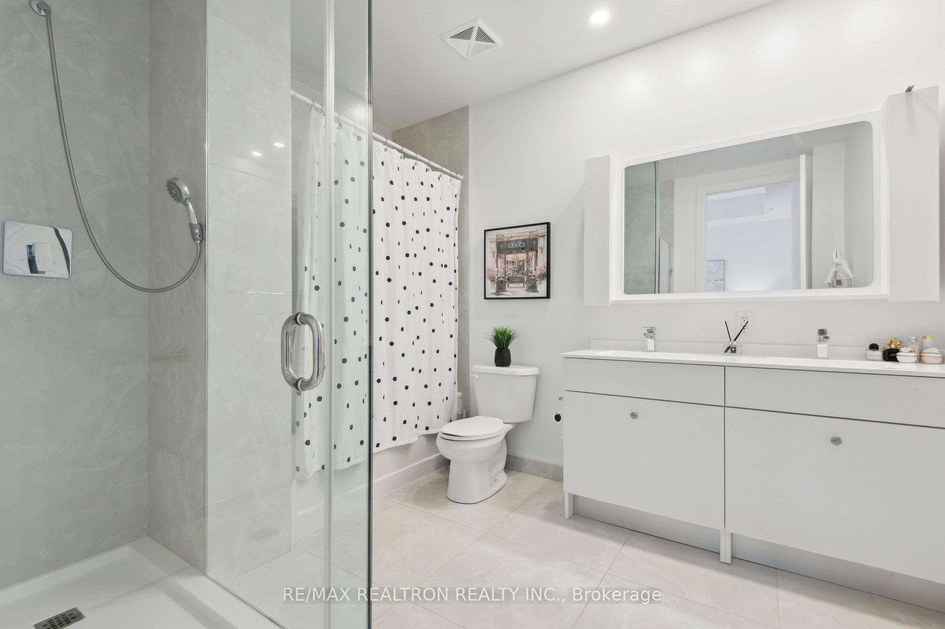 2 Bedrooms Condo at 75 Canterbury, Toronto For sale