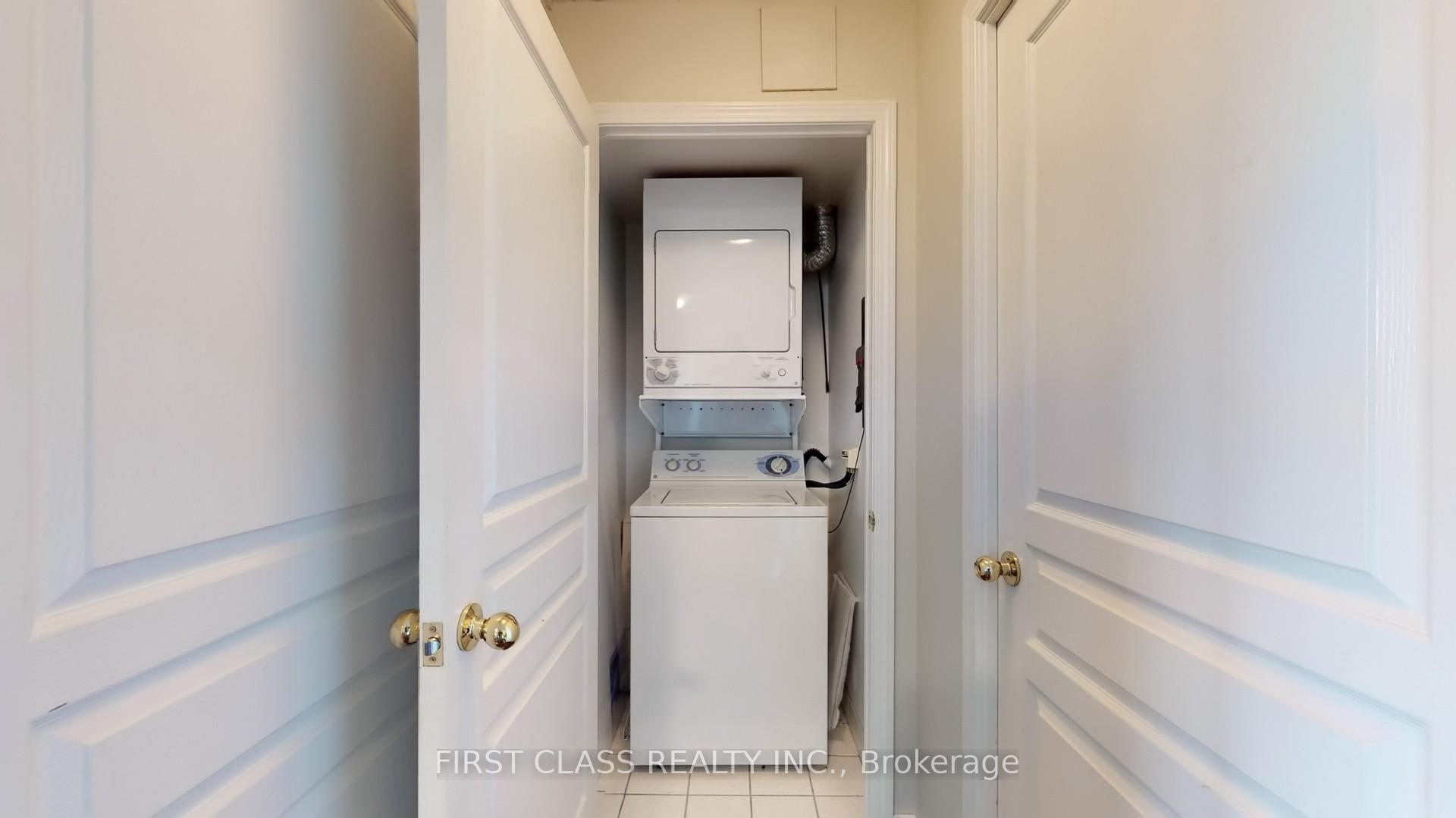 2 Bedrooms Condo at 2585 Erin Centre, Mississauga For sale