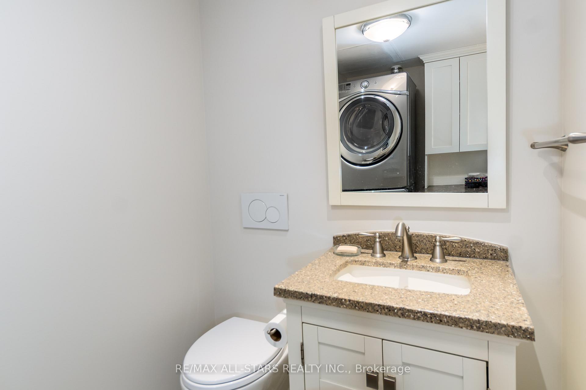 1 Bedroom Condo at 55 Harbour, Toronto For sale
