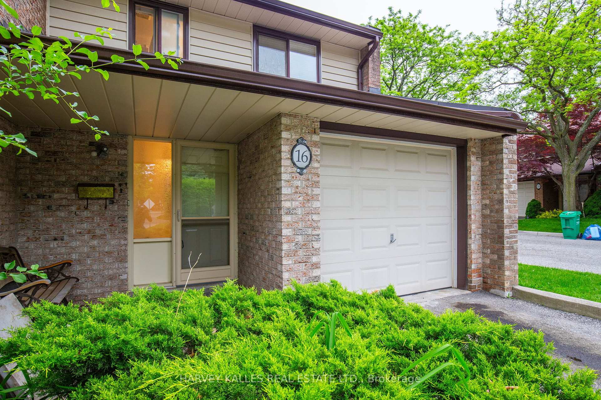 3 Bedrooms Condo at 2020 South Millway, Mississauga For sale