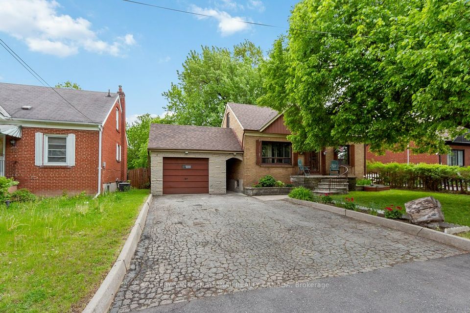 9 Yvonne Avenue, Toronto, ON M3L 1C6