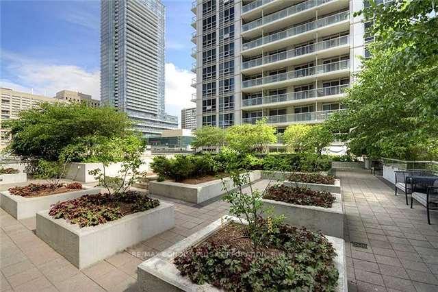 2 Bedrooms Condo at 763 Bay, Toronto For sale