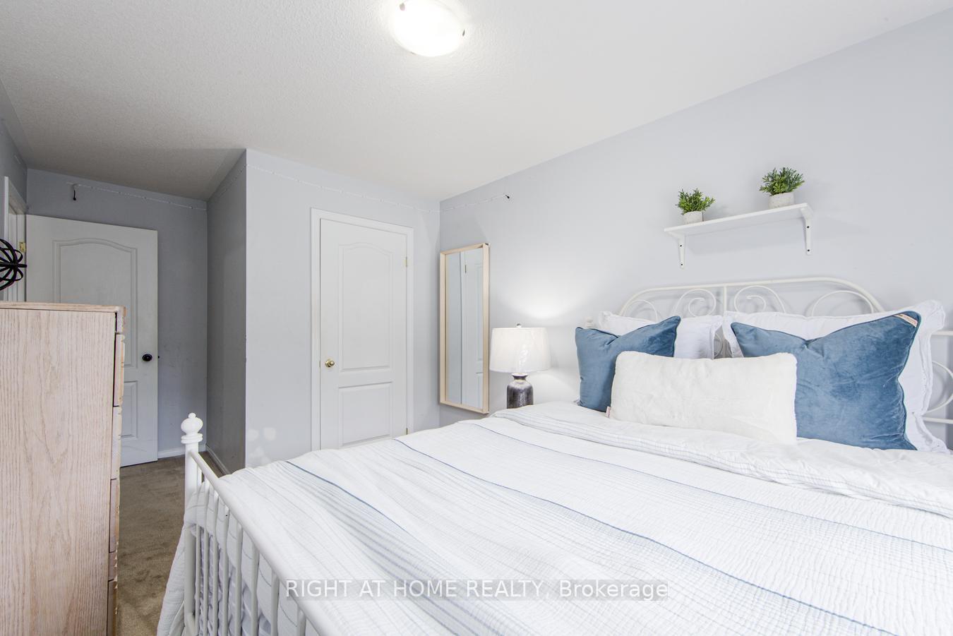 3 Bedrooms Condo at 7 Southside, Hamilton For sale