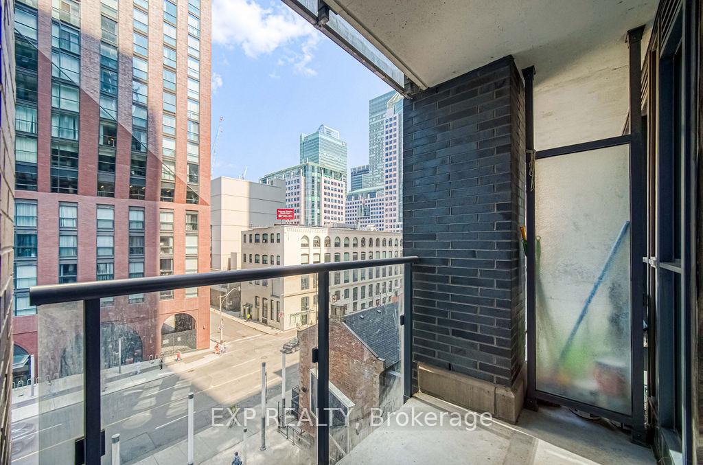 2 Bedrooms Condo at 295 Adelaide, Toronto For sale