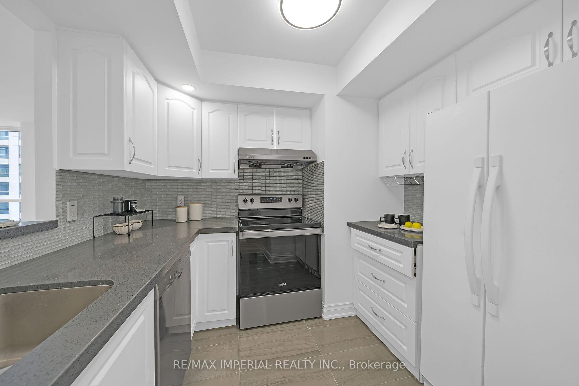 2 Bedrooms Condo at 5 northtown, Toronto For sale