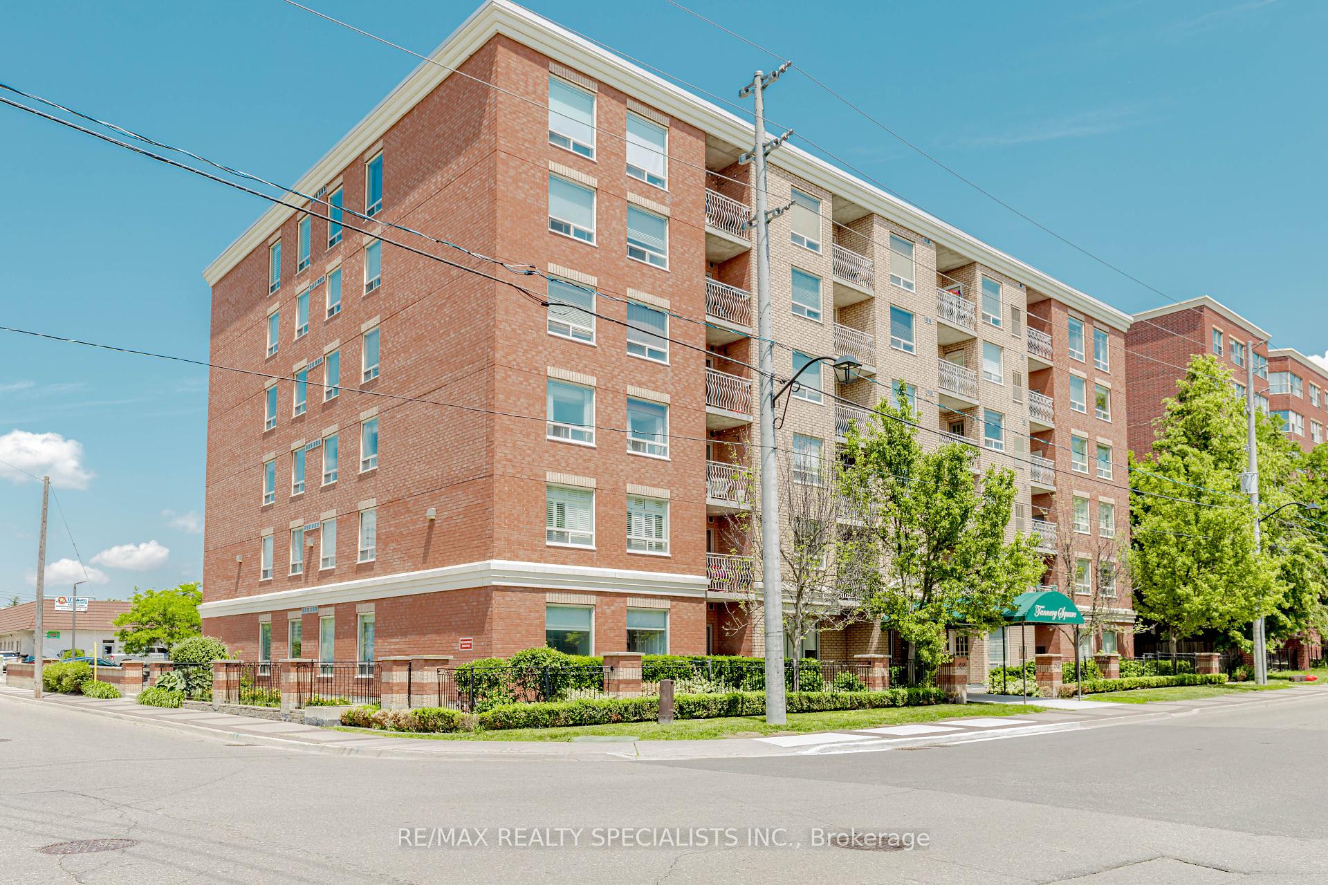 2 Bedrooms Condo at 32 Tannery, Mississauga For sale