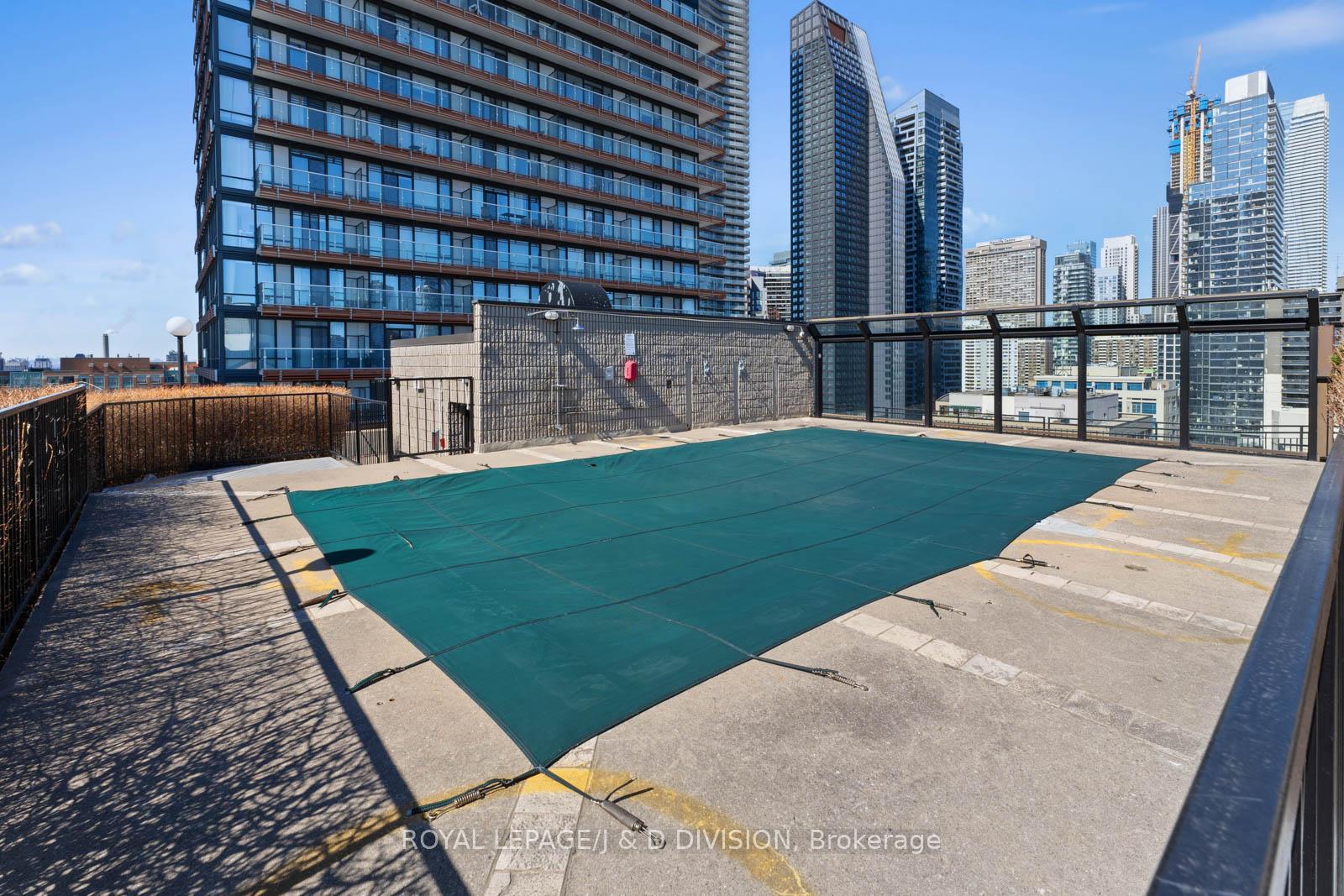 2 Bedrooms Condo at 25 Maitland,  Toronto For sale