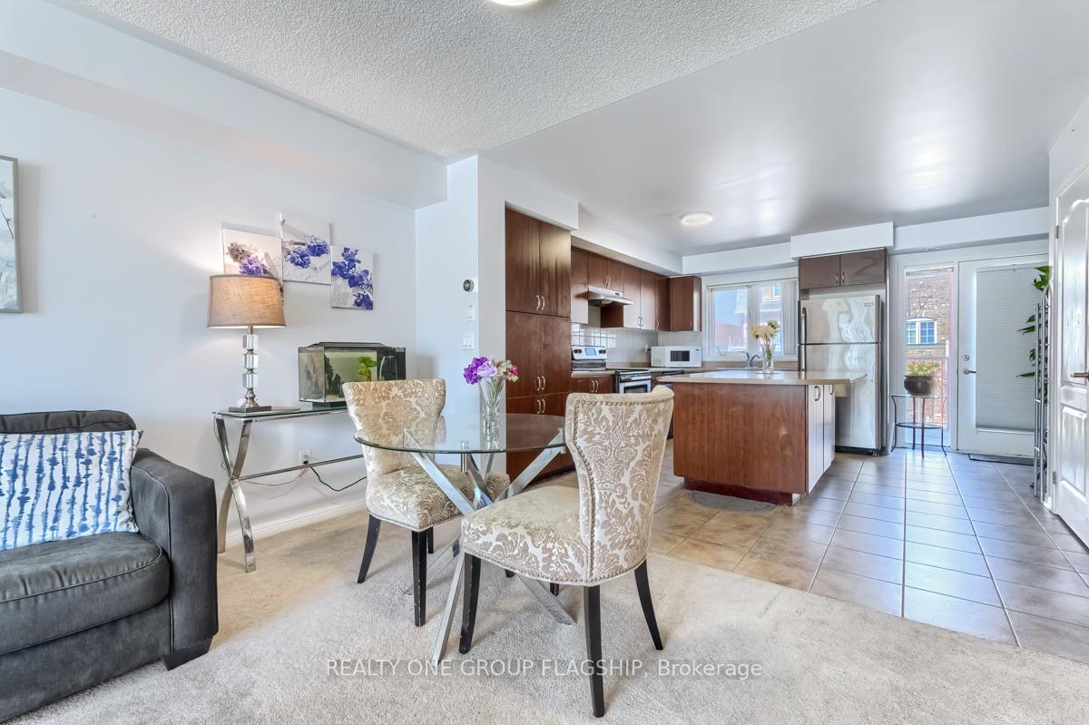 3 Bedrooms Condo at 3185 Boxford,  Mississauga For sale