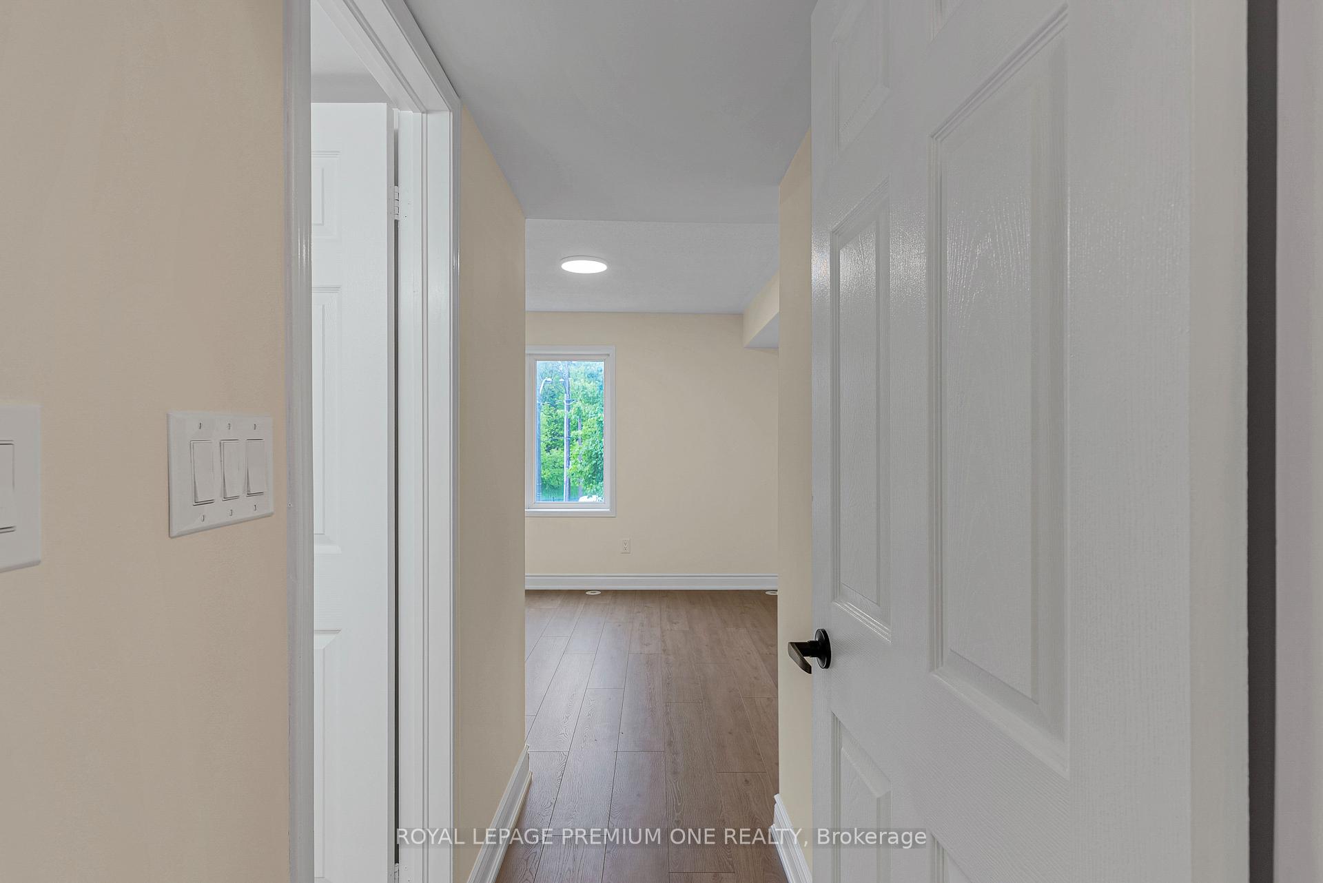 3 Bedrooms Condo at 65 Turntable, Toronto For sale