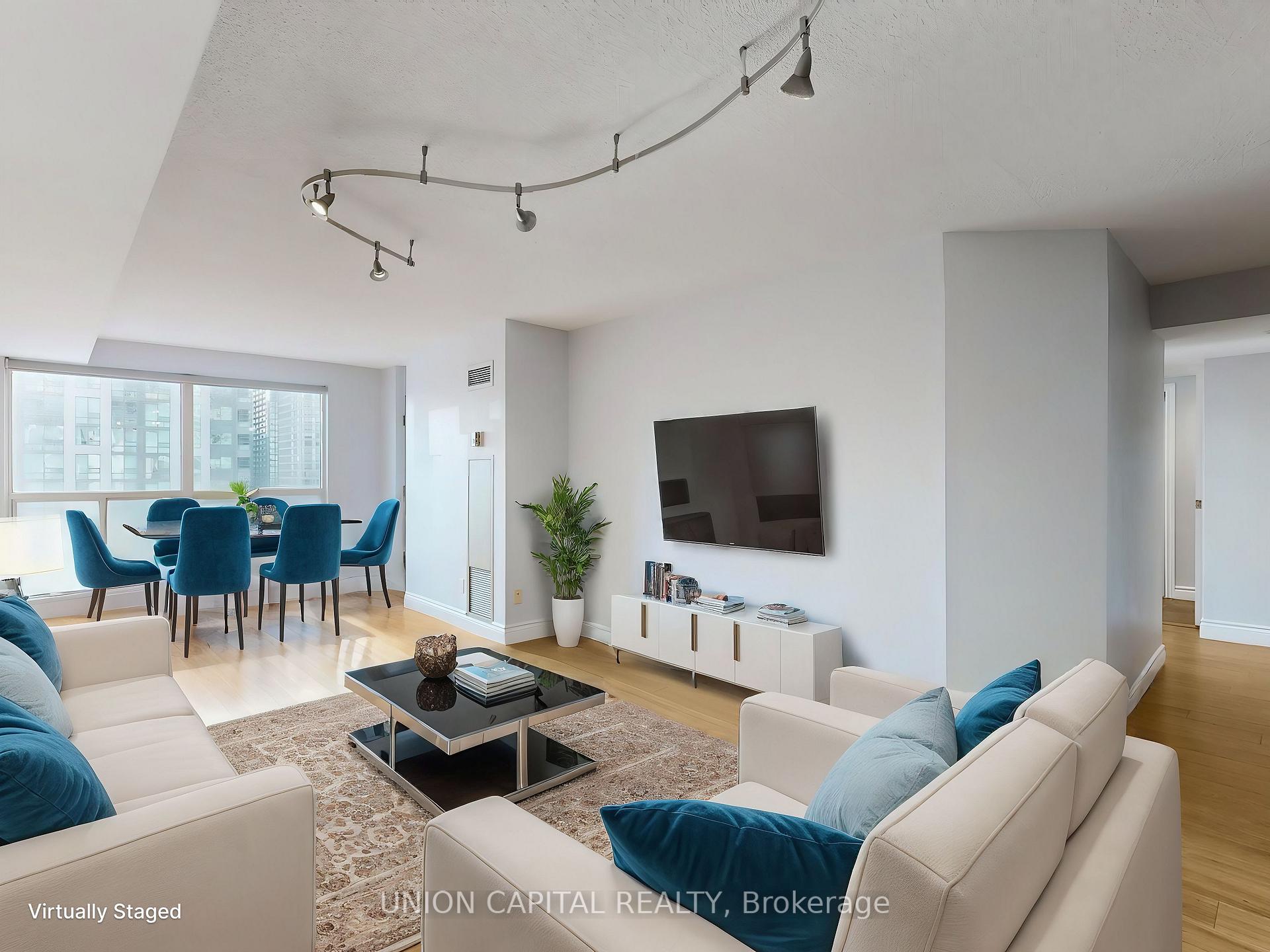 3 Bedrooms Condo at 28 Hollywood, Toronto For sale