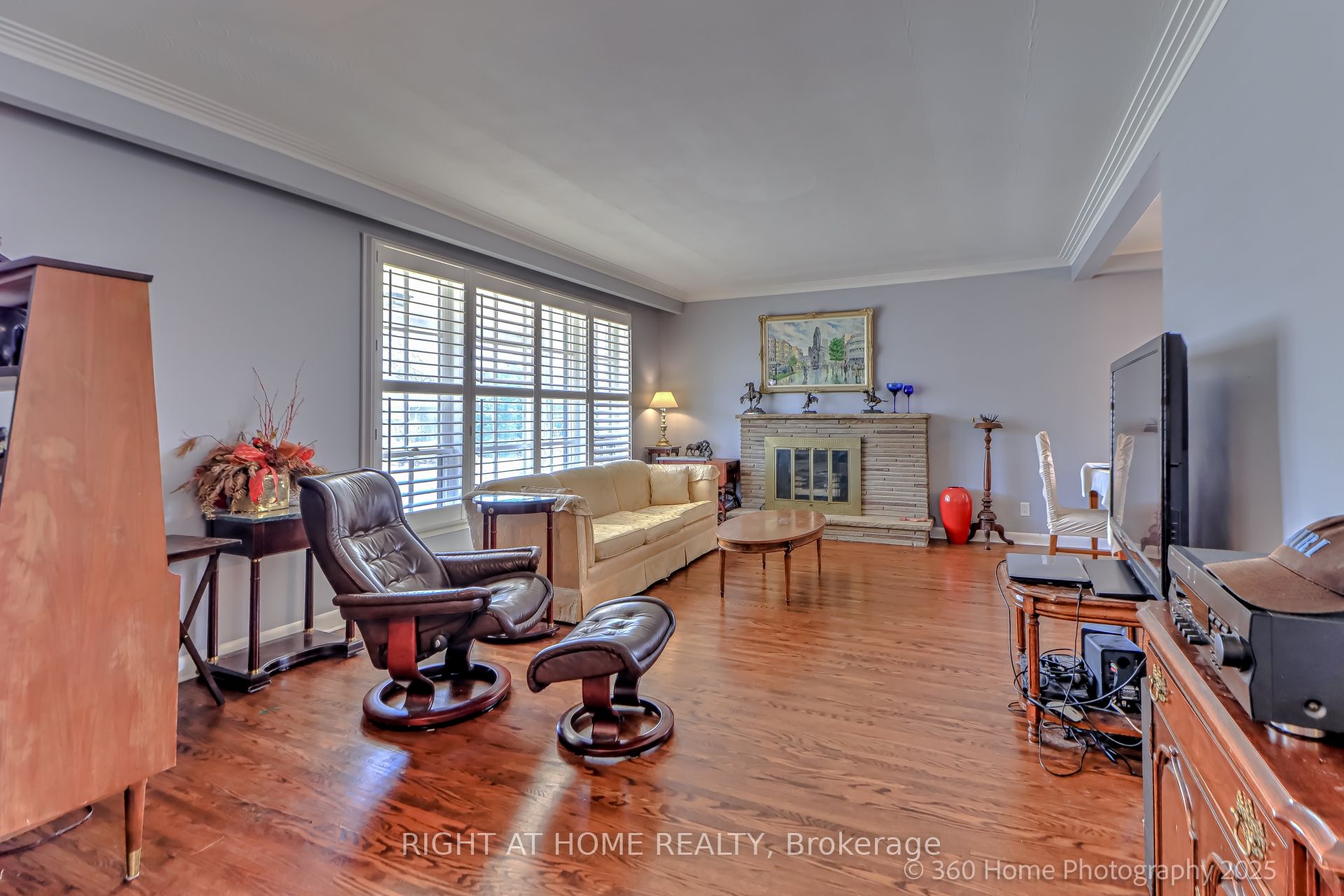12 Summitcrest Drive