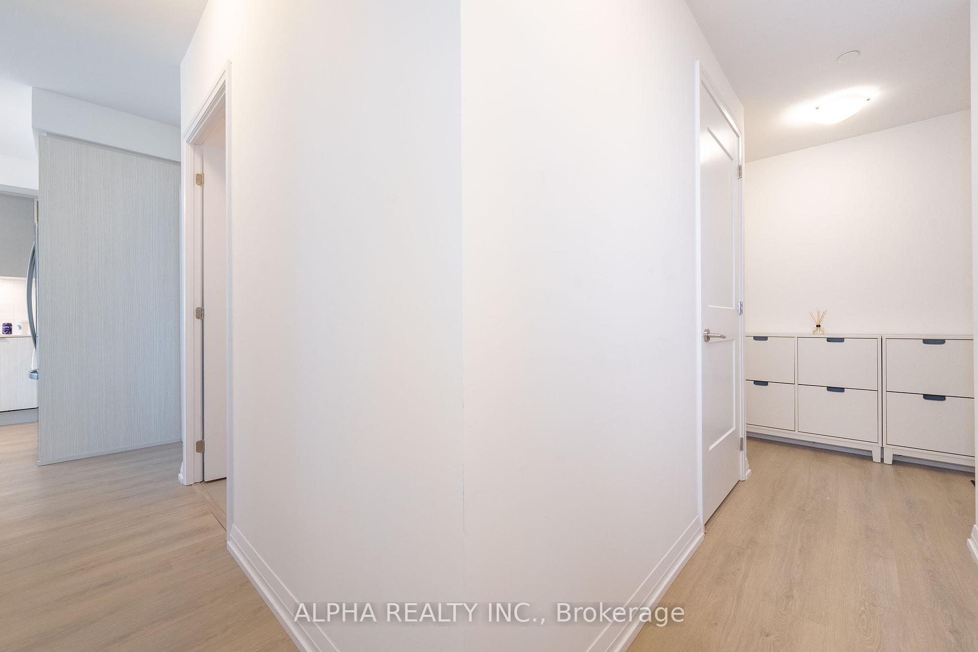 3 Bedrooms Condo at 50 Dunfield,  Toronto For sale