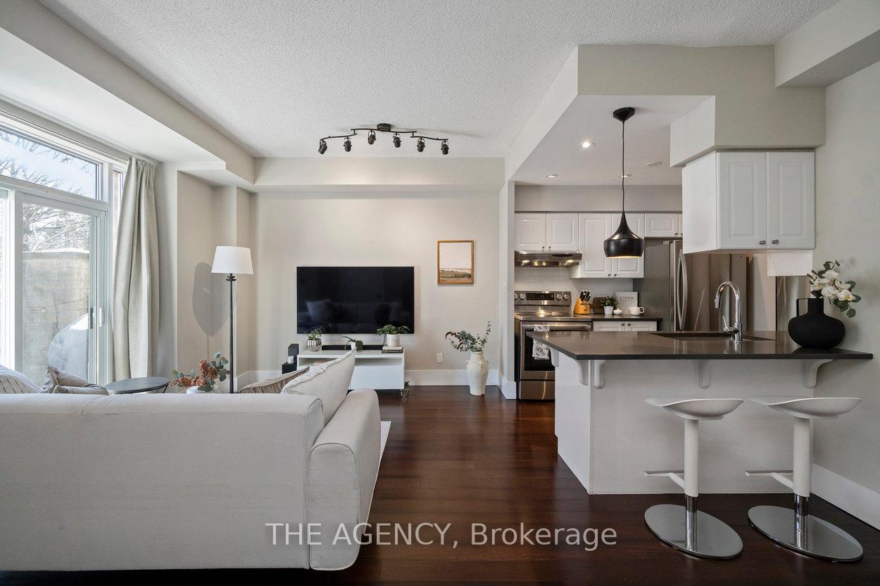 2 Bedrooms Condo at 28 Stadium, Toronto For sale