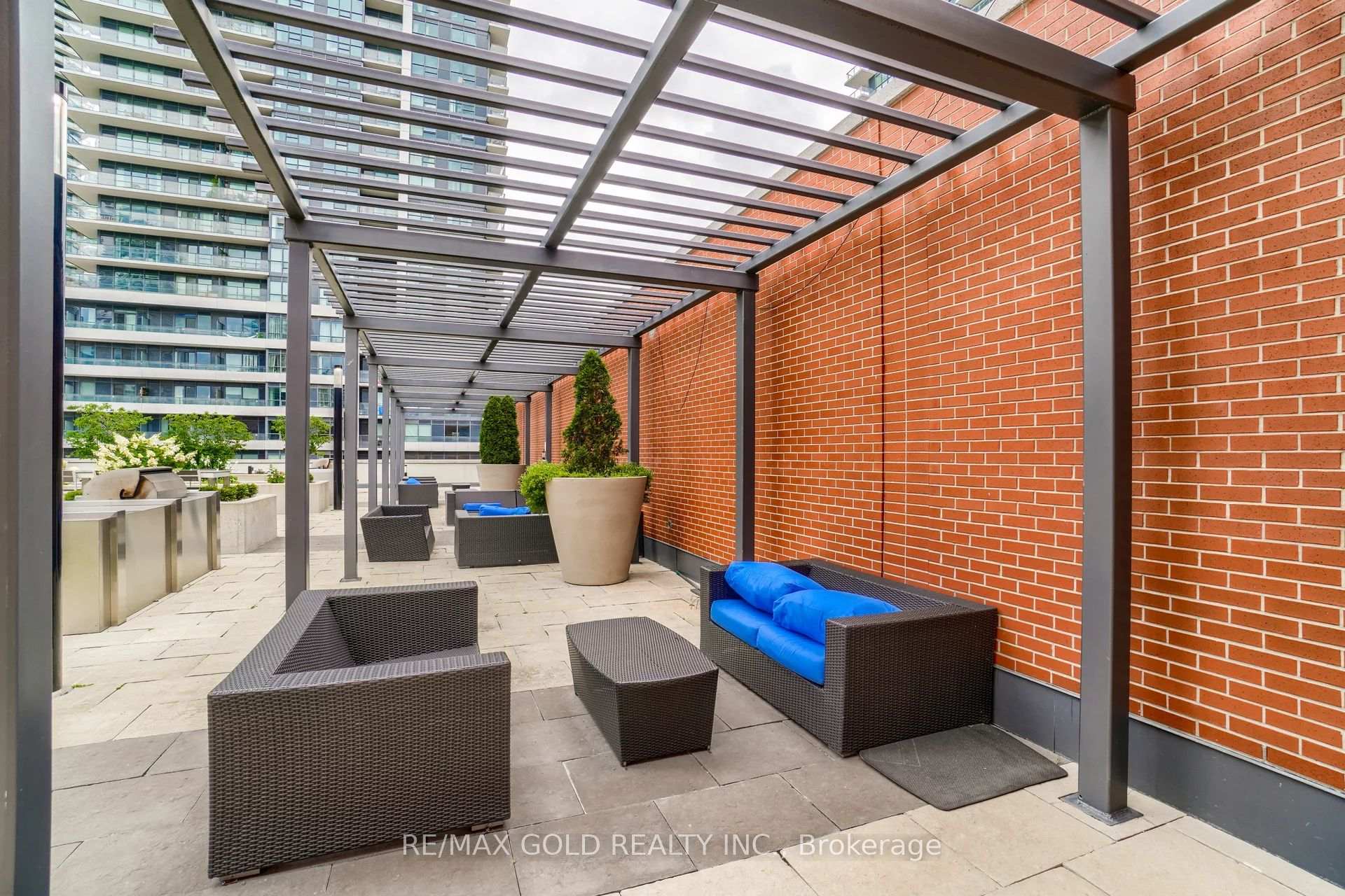 3 Bedrooms Condo at 2212 Lakeshore, Toronto For sale