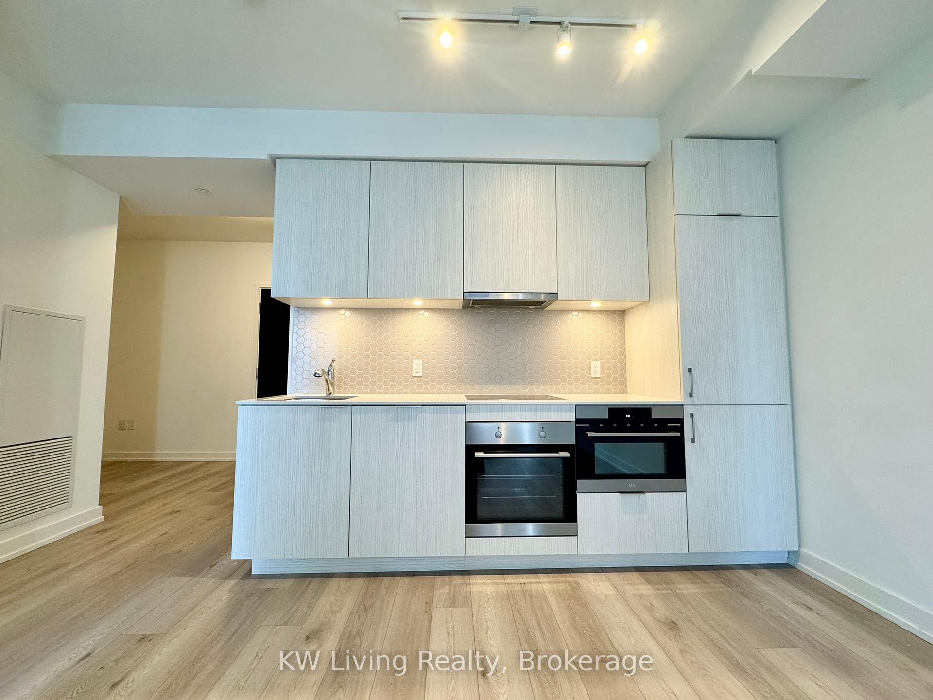2 Bedrooms Condo at 158 Front,  Toronto For sale