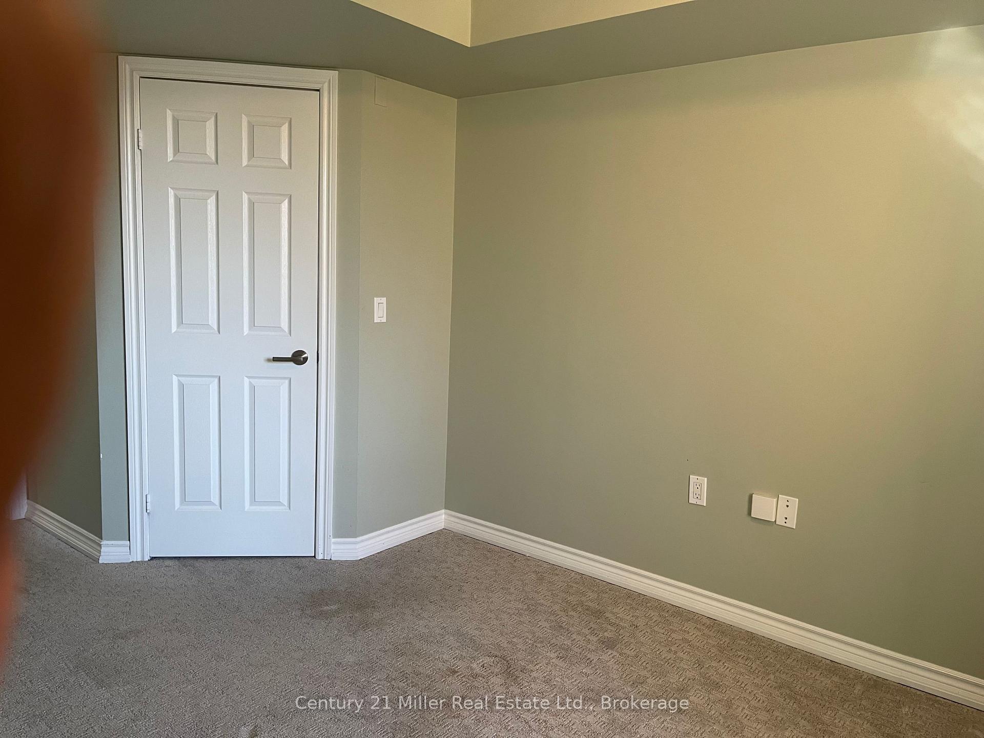2 Bedrooms Condo at 100 Burloak,  Burlington For sale