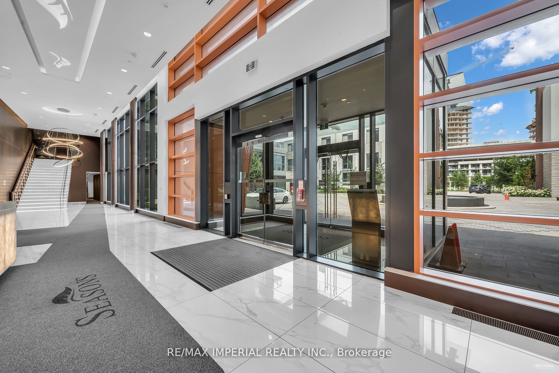 85 McMahon Drive, #1806