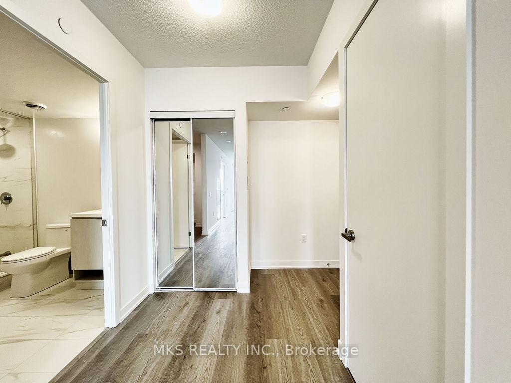 2 Bedrooms Condo at 55 Cooper,  Toronto For sale