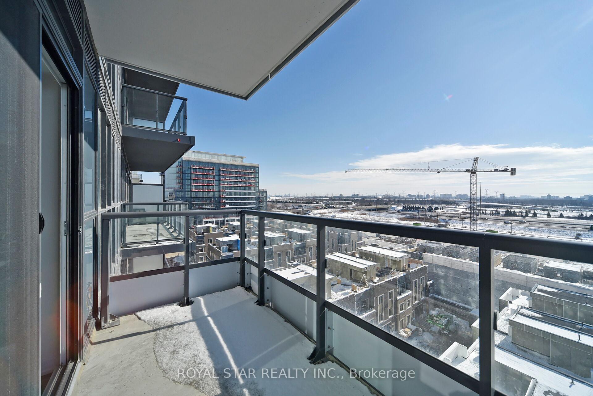 2 Bedrooms Condo at 10 Honeycrisp, Vaughan For sale