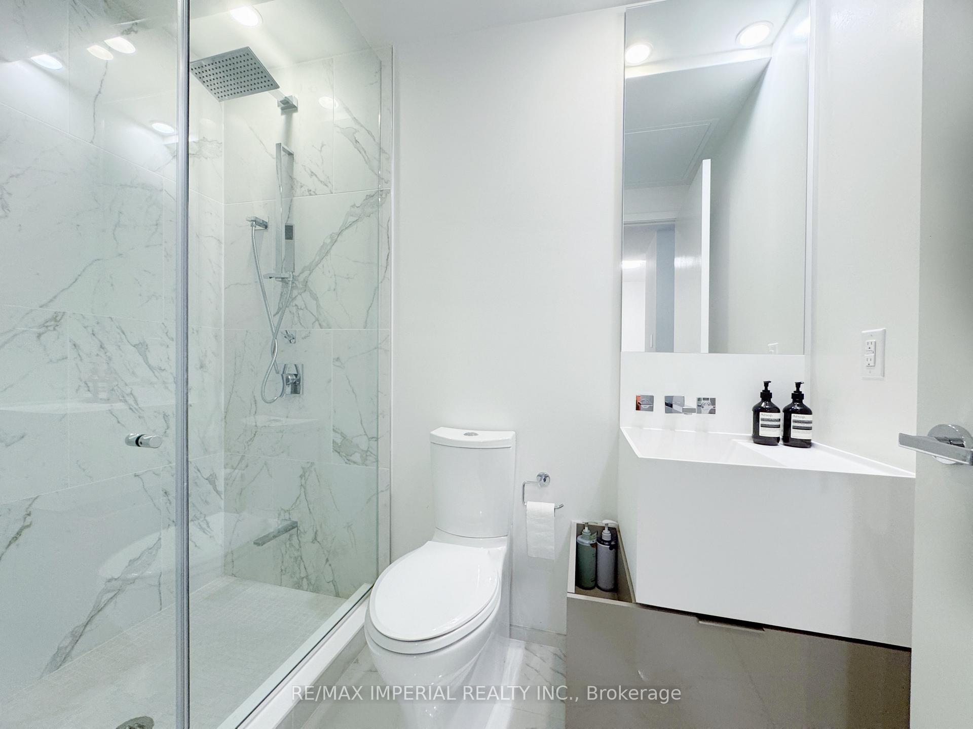 2 Bedrooms Condo at 1 Bloor, Toronto For sale