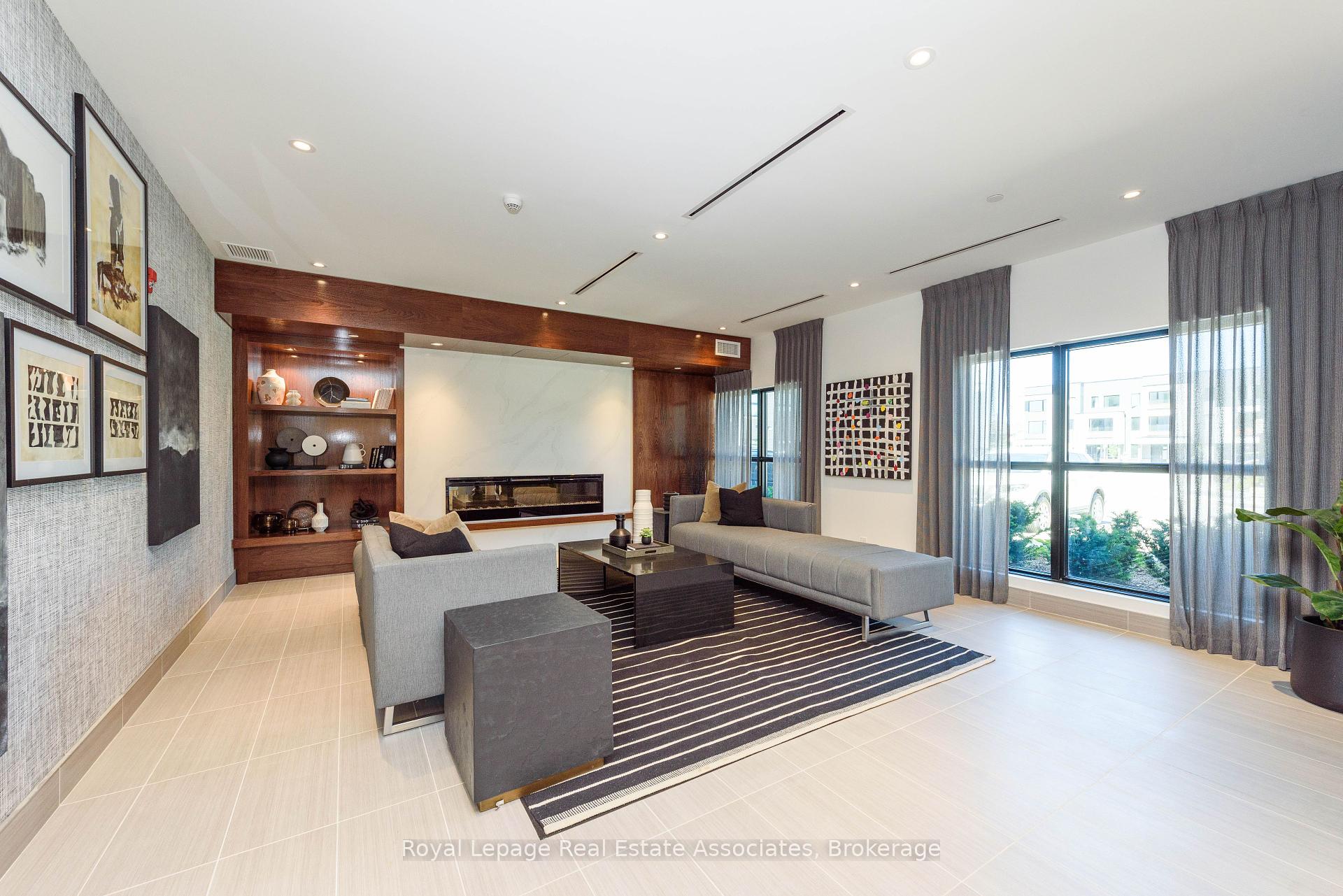3 Bedrooms Condo at 102 Grovewood, Oakville For sale