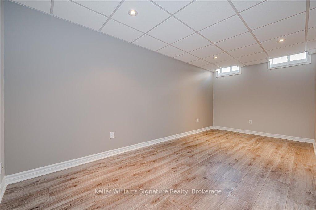 3 Bedrooms Condo at 2055 Walkers,  Burlington For sale