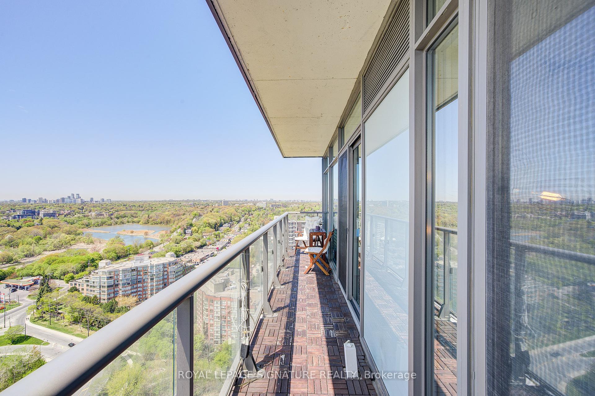 2 Bedrooms Condo at 105 The Queensway, Toronto For sale