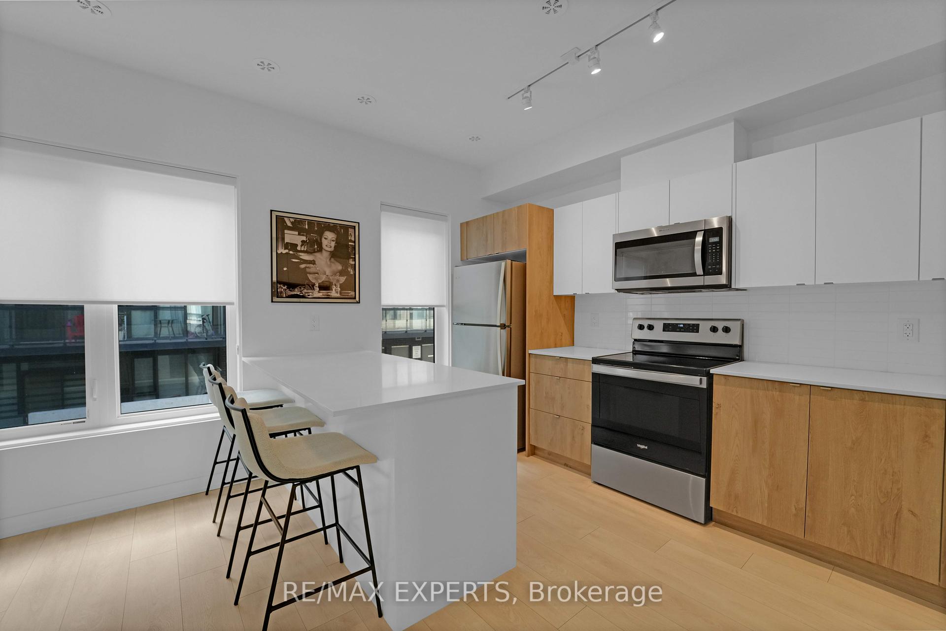 3 Bedrooms Condo at 1095 Cooke,  Burlington For sale