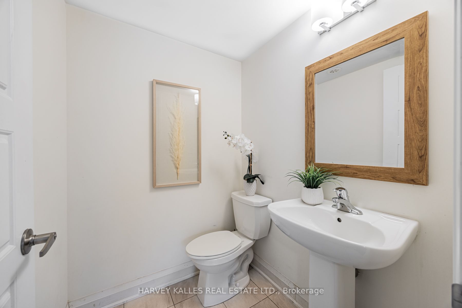 250 Finch Avenue 22