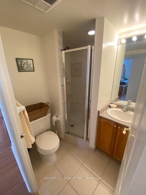 2 Bedrooms Condo at 23 Hollywood,  Toronto For sale