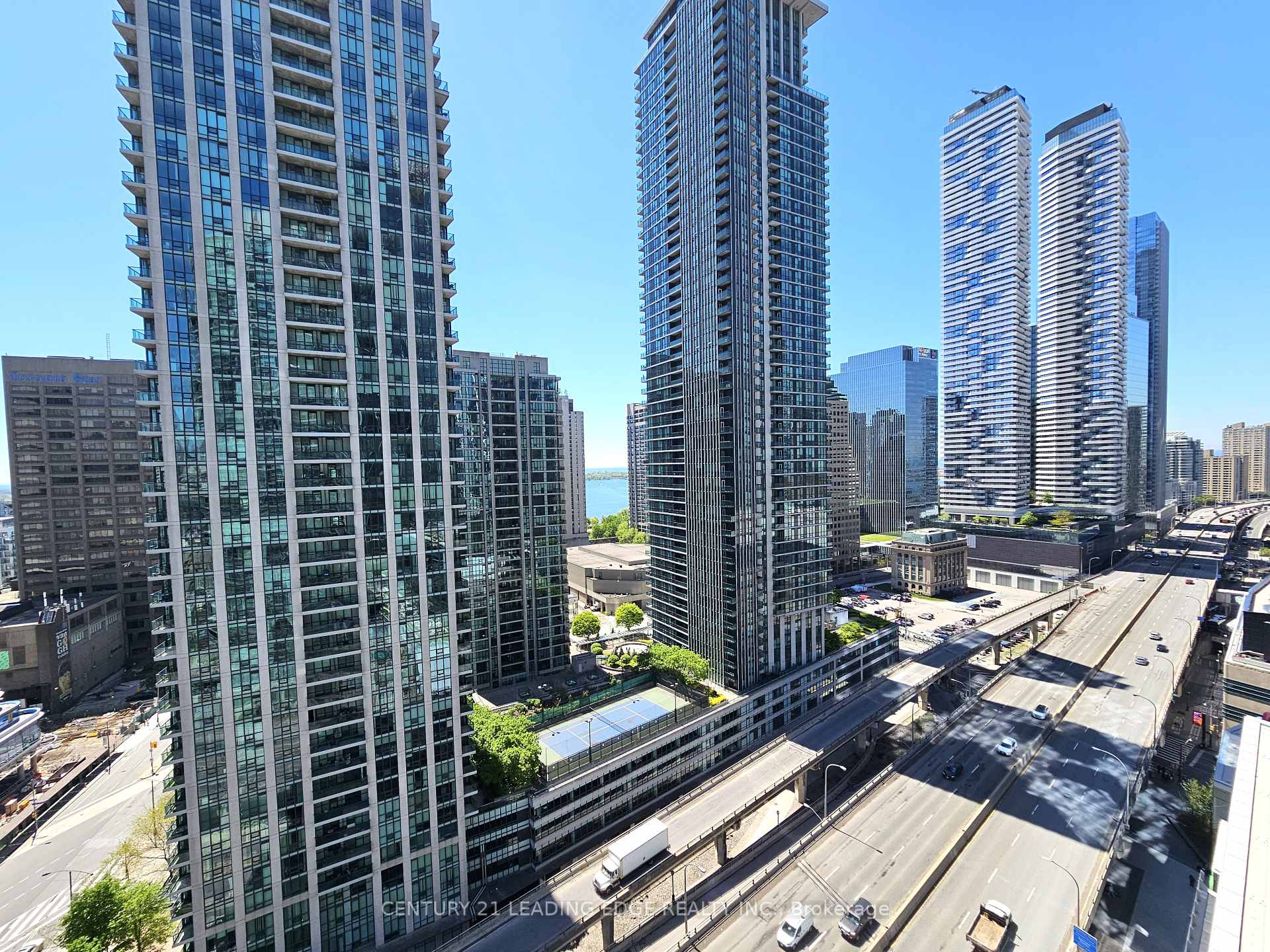 2 Bedrooms Condo at 18 Yonge, Toronto For sale