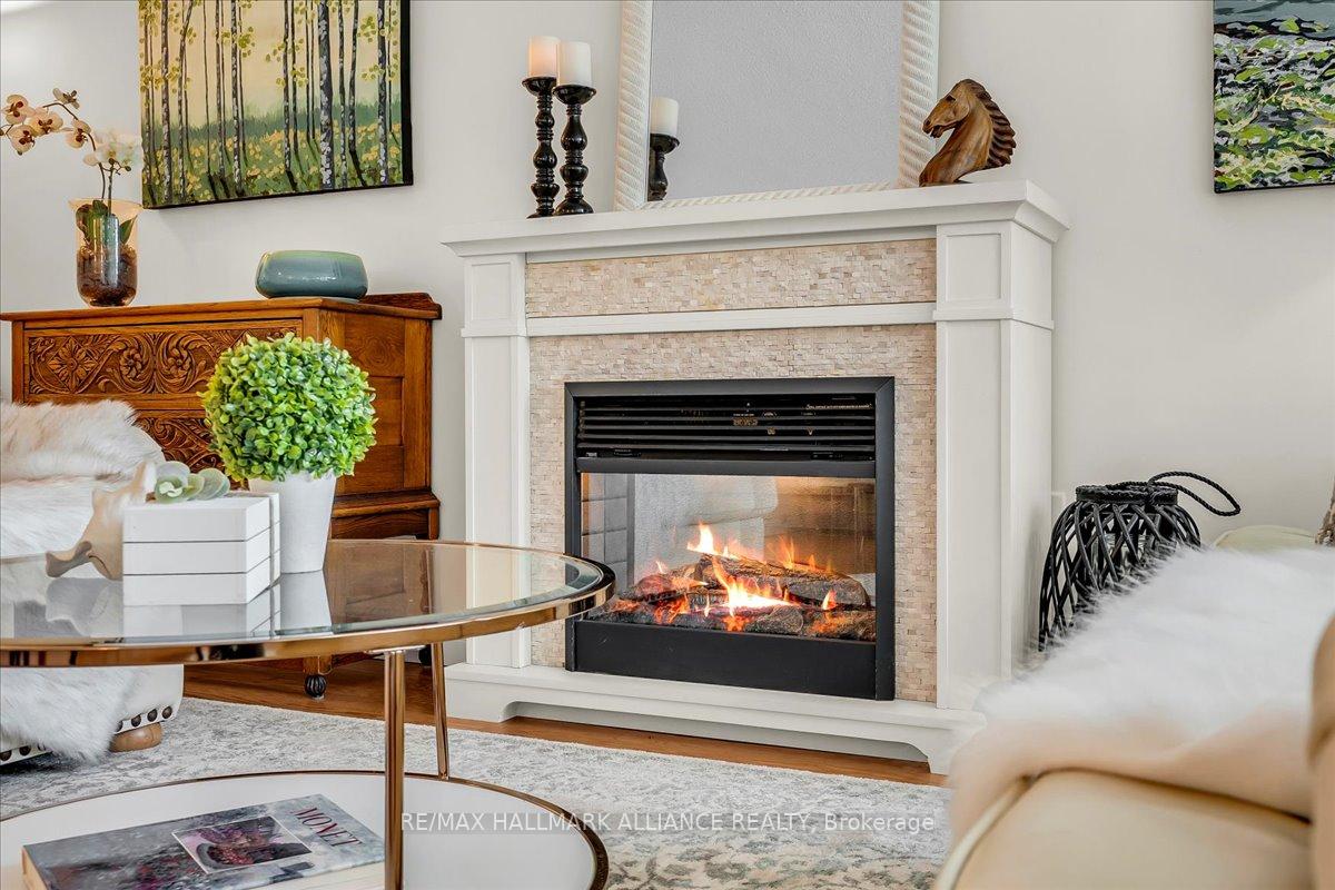 2 Bedrooms Condo at 1071 QUEENS, Oakville For sale