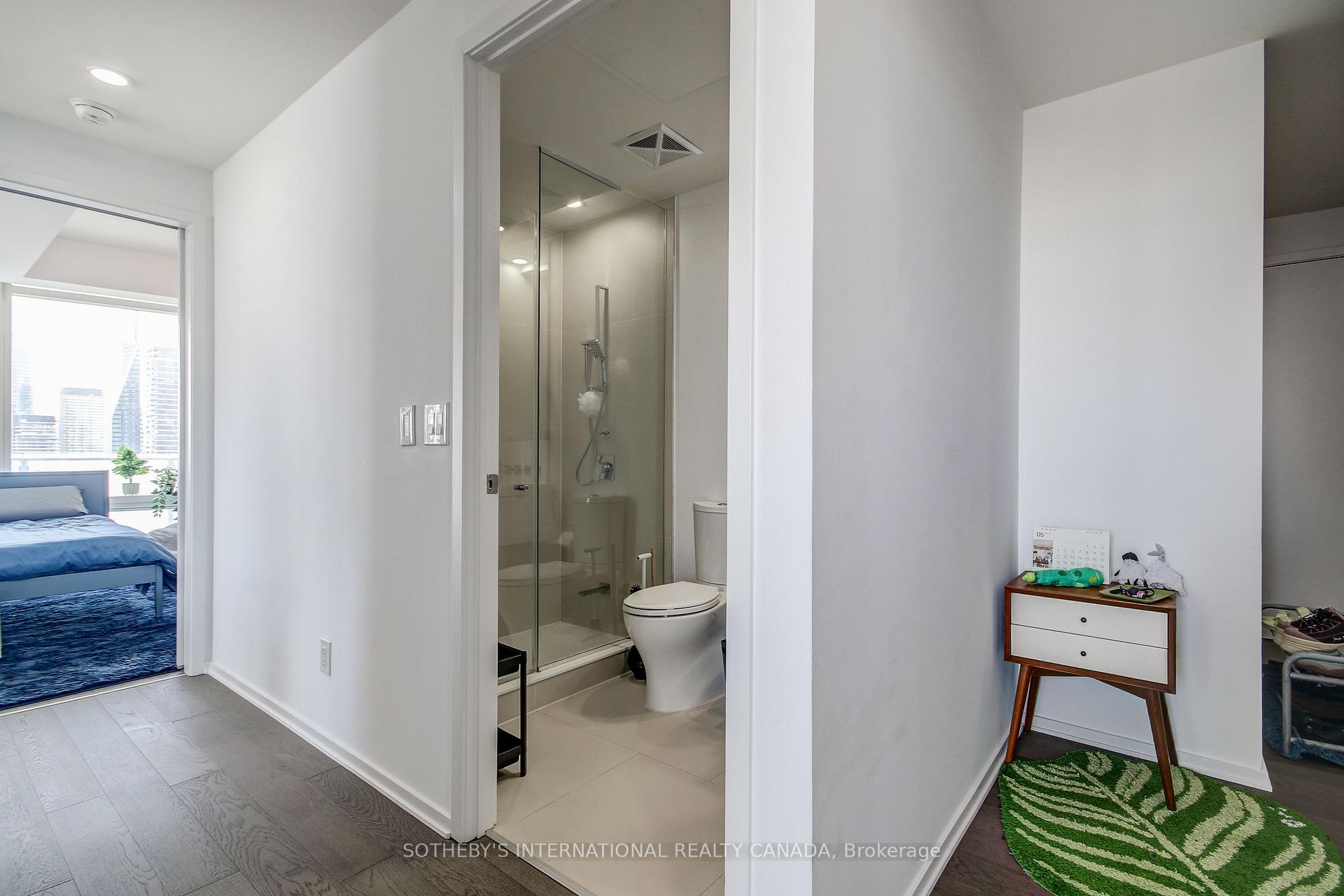 2 Bedrooms Condo at 1 Bloor, Toronto For sale