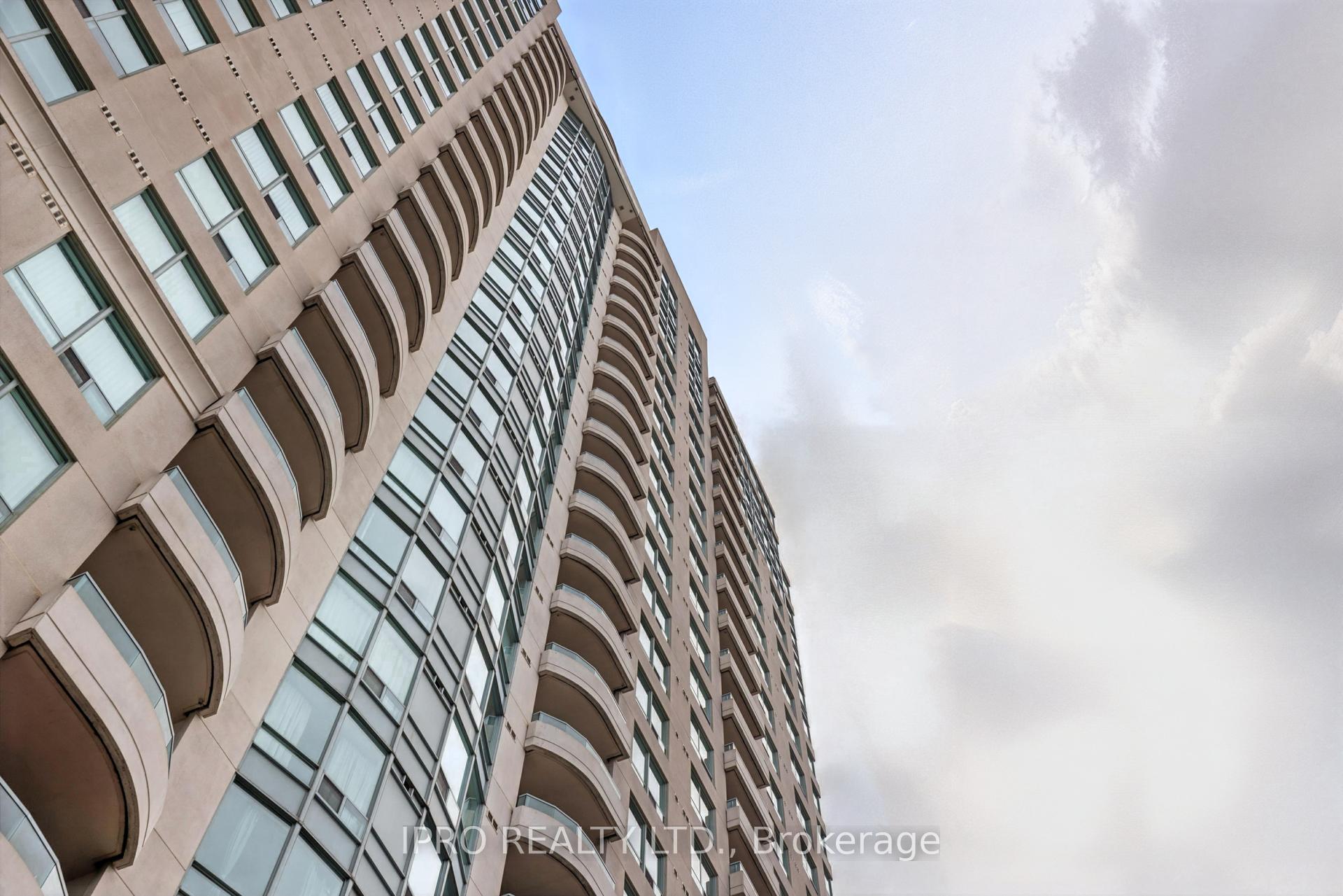 3 Bedrooms Condo at 61 Town Centre, Toronto For sale