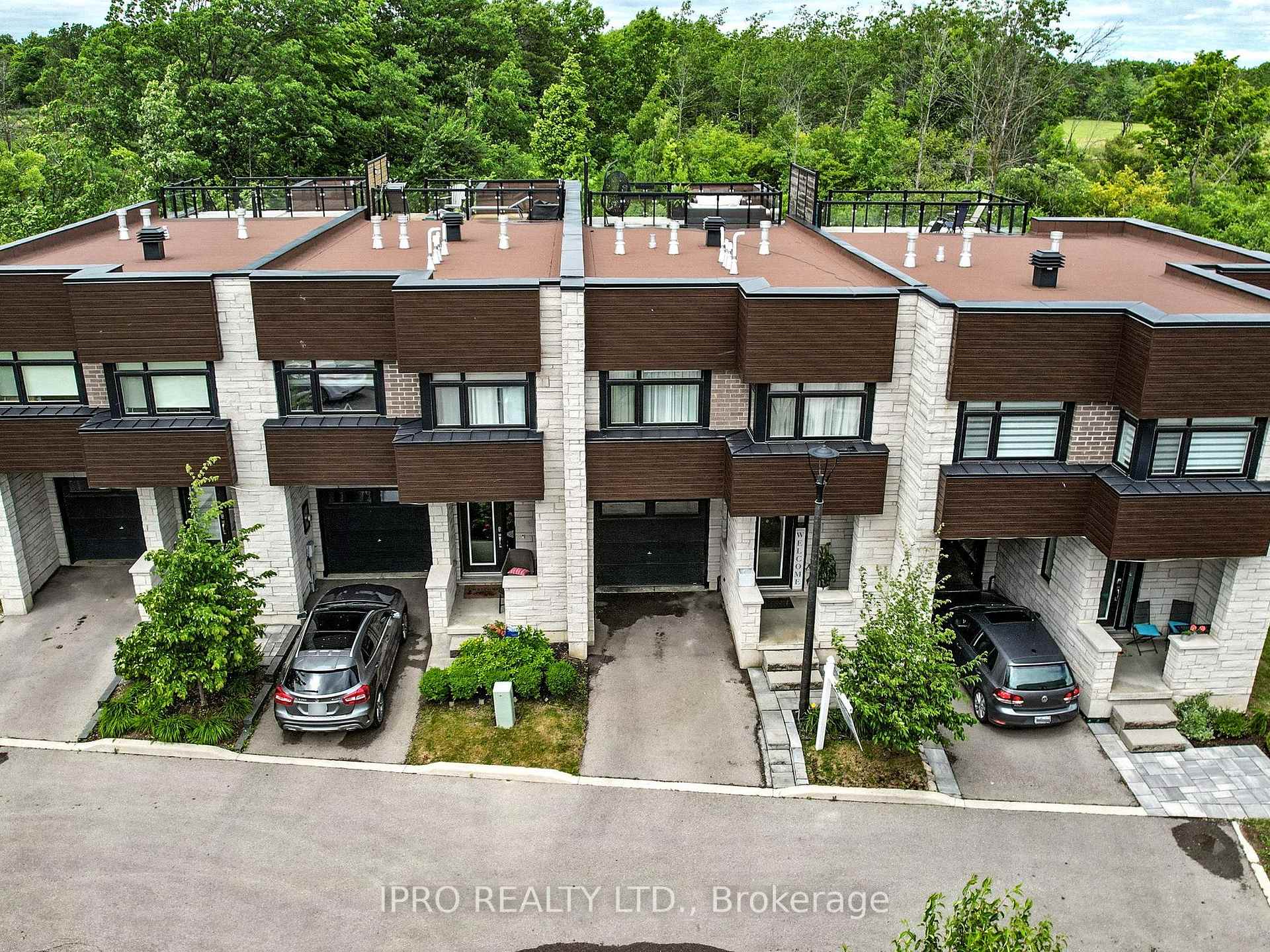 3 Bedrooms Condo at 35 Midhurst, Hamilton For sale