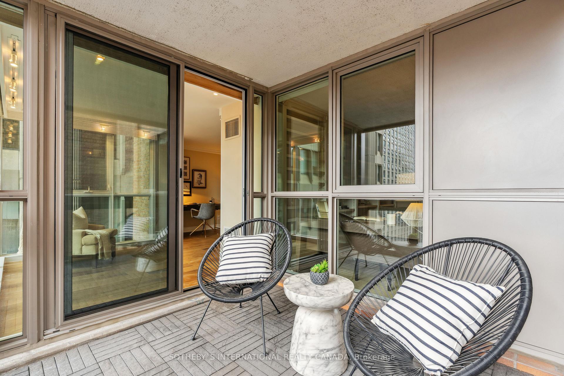 3 Bedrooms Condo at 278 Bloor,  Toronto For sale