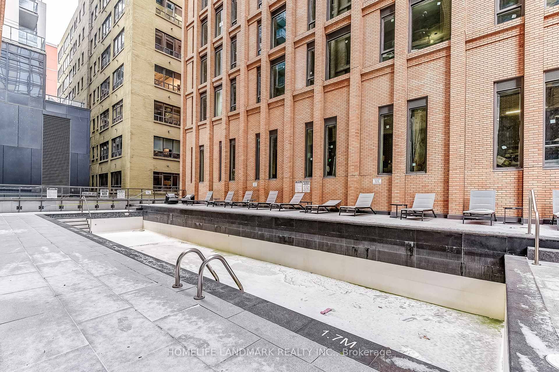 3 Bedrooms Condo at 28 Widmer 3429,  Toronto For sale