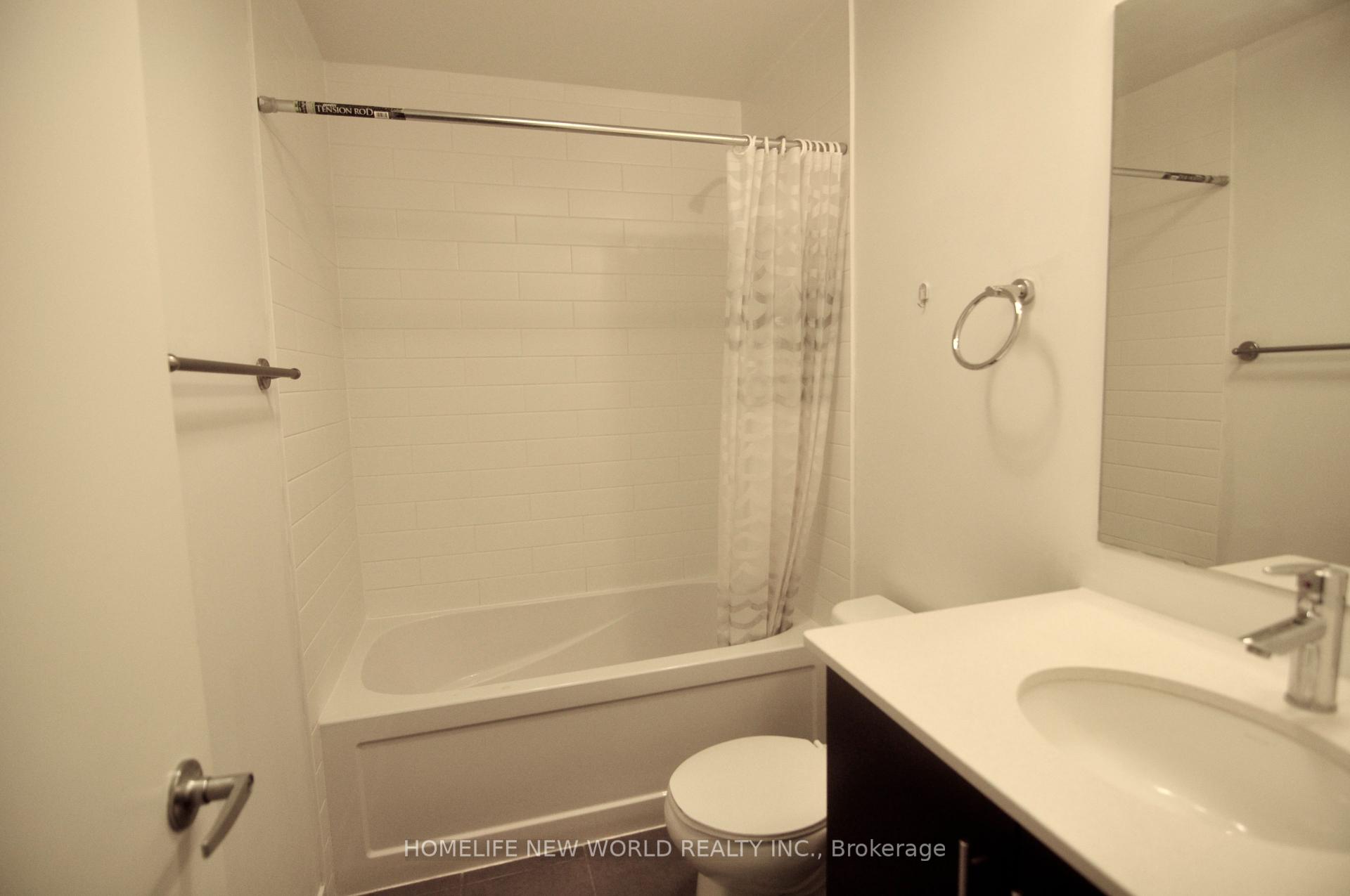 3 Bedrooms Condo at 370 Square One,  Mississauga For sale