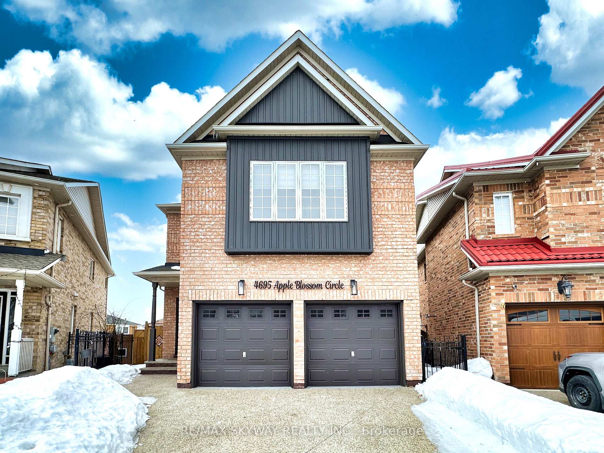 4695 Apple Blossom Circle, Mississauga, ON L5V 3C7