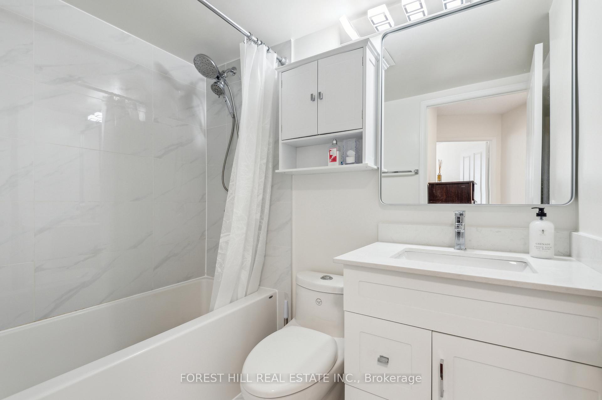 3 Bedrooms Condo at 7250 Yonge, Vaughan For sale