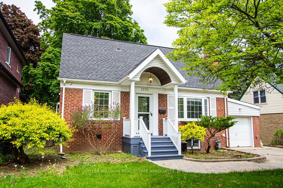 1375 Applewood