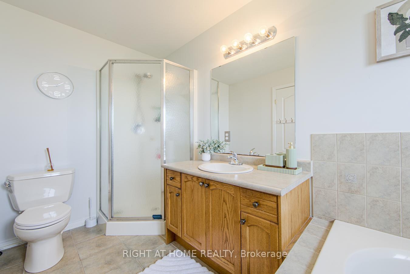 3 Bedrooms Condo at 7 Southside, Hamilton For sale
