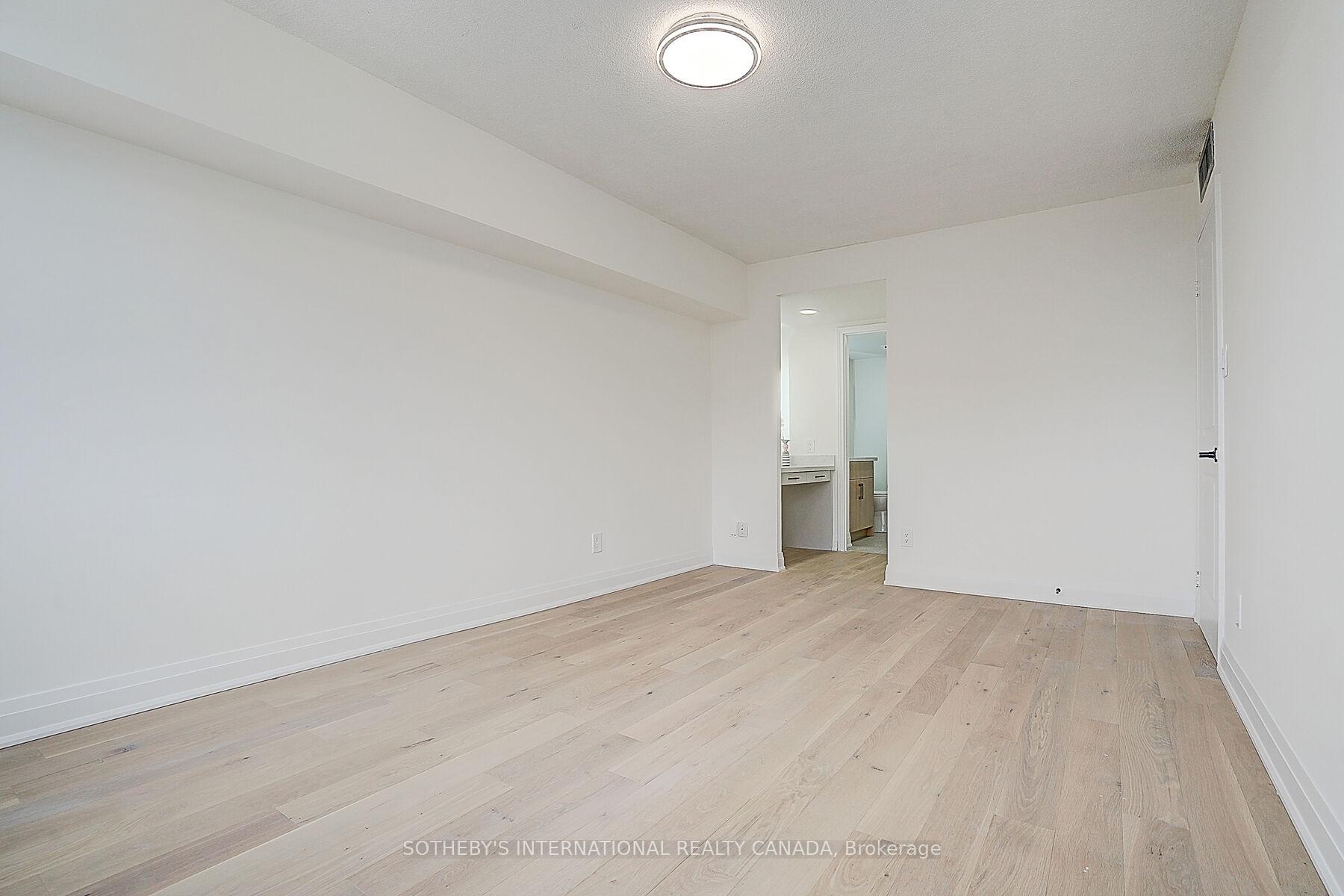 2 Bedrooms Condo at 1240 Marlborough, Oakville For sale