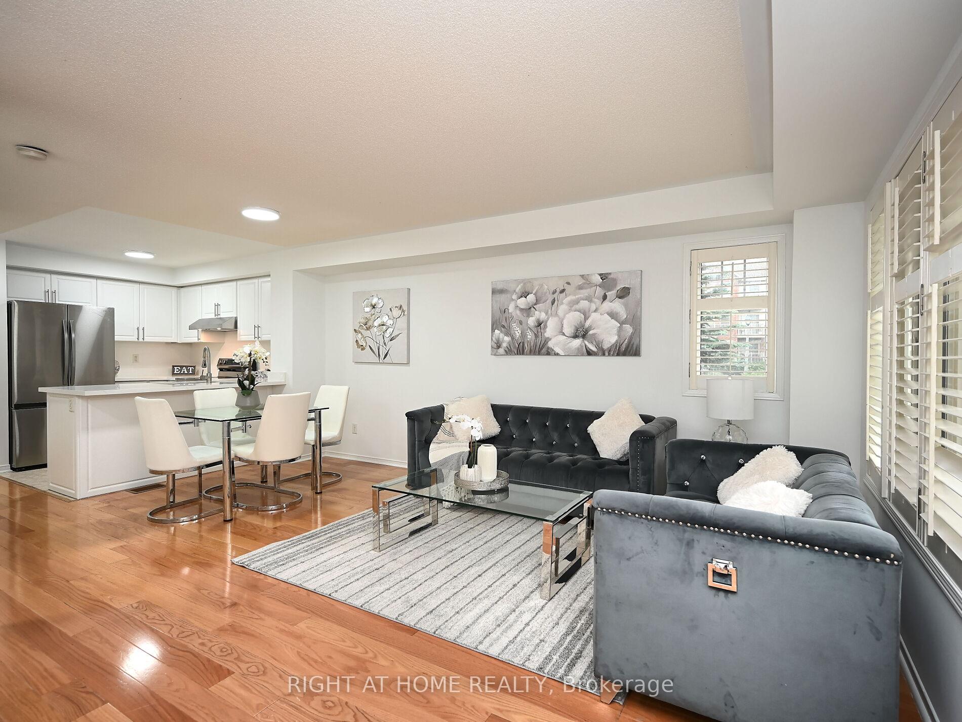 2 Bedrooms Condo at 3250 Bentley, Mississauga For sale