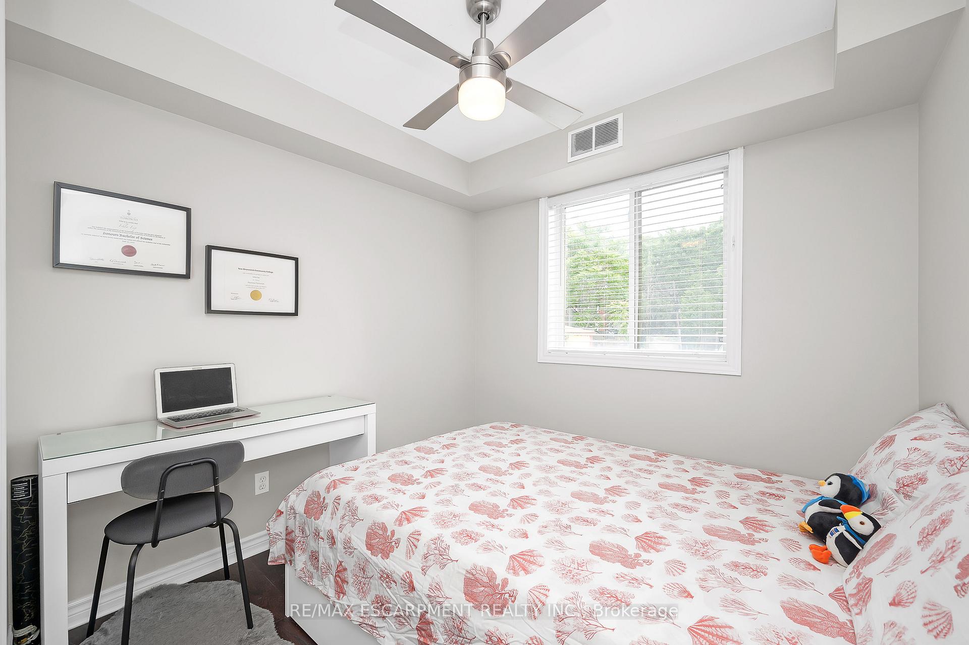 2 Bedrooms Condo at 28 Victoria, Hamilton For sale