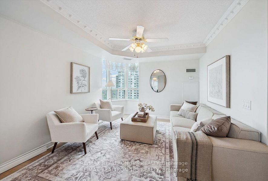 3 Bedrooms Condo at 61 Town Centre, Toronto For sale