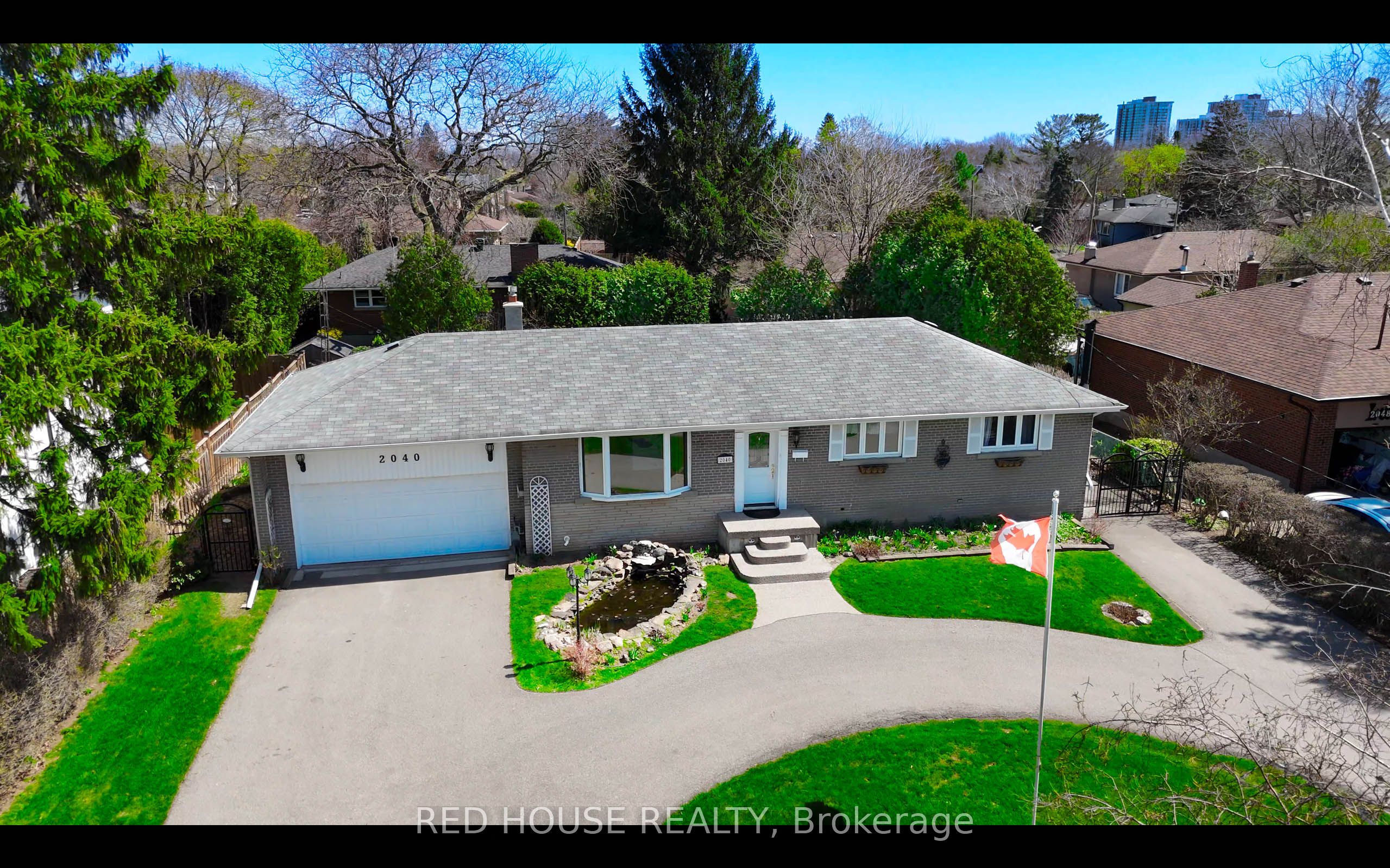 2040 Rebecca Street, Oakville, ON L6L 2A2