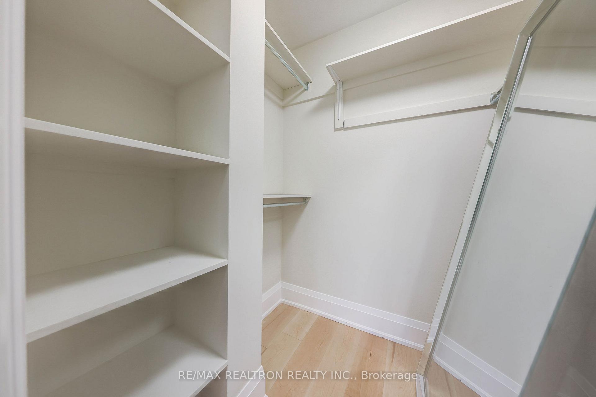 5 Bedrooms Condo at 14 Anvil Millway, Toronto For sale
